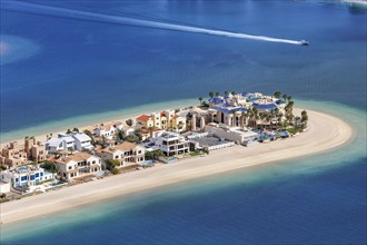 Luxury villas for sale on The Palm Jumeirah man-made island with beach in Dubai, United Arab