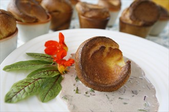 Swabian cuisine, Pfitzauf with sorrel sauce, vegetarian, baked, served on a plate, grandmother's