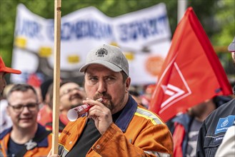 Demonstration by many thousands of steelworkers in front of the ThyssenKrupp headquarters in Essen