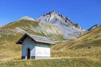 Church at border pass Col de Larche (Colle della Maddelena), Provinz Cuneo, Département