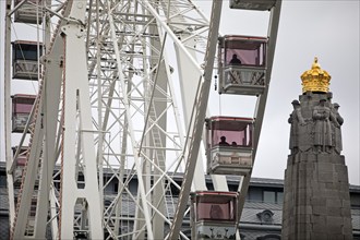 Ferris wheel The View Bruxelles with the Monument to the Glory of the Belgian Infantry, Brussels,