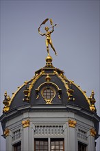 Dome with gilded bronze statue Renommée by P. Du Bois, Guildhall Au Roi d'Espagne, Grand-Place,