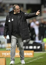 Coach Frank Schmidt 1. FC Heidenheim 1846 FCH on the sidelines Gesture Gesture Voith-Arena,