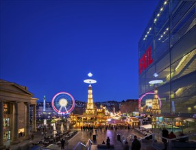 Christmas market with Christmas pyramid, reflection in the art museum, Cube, Ferris wheel, New