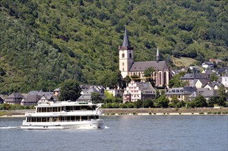 Excursion boat, Lorch behind, UNESCO World Heritage Site Upper Middle Rhine Valley, World Heritage