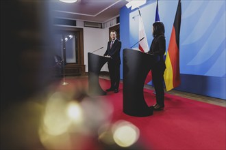 (R-L) Annalena Bärbock (Alliance 90/The Greens), Federal Foreign Minister, and Radoslaw Sikorski,