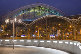 North-eastern part of the Domplatte, behind it the main railway station, Cologne, North