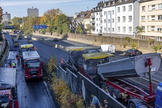 New whisper asphalt surface for the A40 motorway, in the city of Essen, direction Dortmund, 95, 000