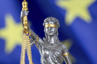 Symbolic image: Justitia in front of a European flag