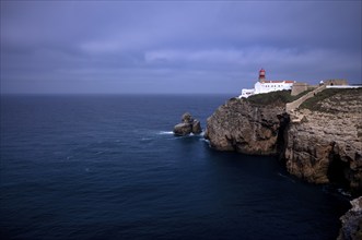 Lighthouse Farol do Cabo de São Vicente, Cape St. Vincent, Sagres, steep coast, Atlantic Ocean,