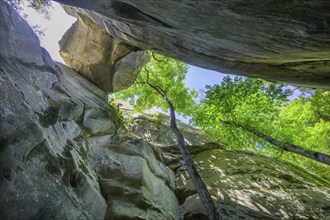 Trapped boulder in the Jardin du Roi, Grés d'Annot sandstone labyrinth hike,