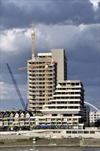 The Lufthansa high-rise (headquarters of the German airline until 2007) on the banks of the Rhine