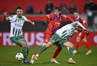 Paul Wanner 1. FC Heidenheim 1846 FCH (10) v Lukas Goertler FC St. Gallen (16) Konrad Faber FC St.