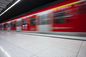 Underground arriving S-Bahn, train, class 420 in traffic red, platform, stop, Schwabstraße station,