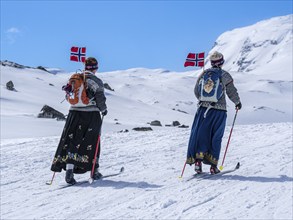 National day 17th May, Norwegians hike on ski, carrying norwegian flags, hike from Finse, highest