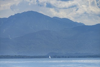 Chiemsee, behind the Chiemgau Alps, Seebruck, Chiemgau, Bavaria, Germany, Europe