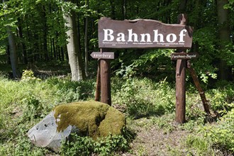 Wooden sign with the inscription Bahnhof im Wald, signpost, hiking trail to Köterberg, Hummersen,