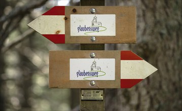 Signpost, sign, Church of St. Vigilio, St. Vigilius on the Yoke, Path of Faith, near Lana, South