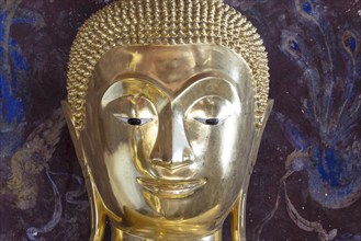 Buddha statues in meditation posture in Phra Rabiang Kot around the Phra Wihan Luang, Wat Suthat