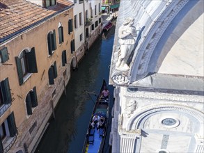 Marmor verkleidete Kirche Santa Maria dei Miracoli, im Sestiere Cannaregio, Drohnenaufnahme,