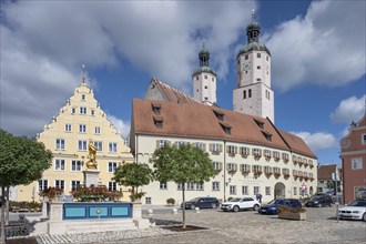 Historic houses on the market square, Mariensäule, Gasthof zur Krone, town administration, Cat.