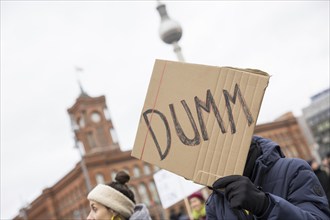 Sign DUMM at the #unkürzbar! Demonstration against the Berlin Senate's austerity plans, Berlin, 15