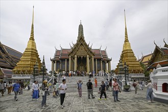 Tourists at Wat Phra Kaew, Temple of the Emerald Buddha, Bangkok, Thailand, Asia