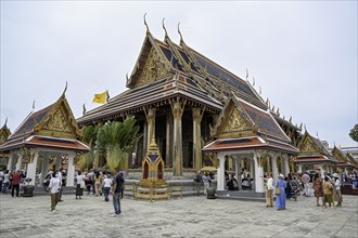 Tourists at Wat Phra Kaew, Temple of the Emerald Buddha, Bangkok, Thailand, Asia