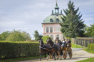 Presentation and route ride, all carriages in stylish tension, popular sporting event over approx.