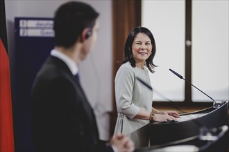 (R-L) Annalena Bärbock (Alliance 90/The Greens), Federal Foreign Minister, and Mihai Popsoi,