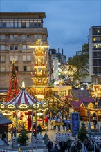 Pre-Christmas season, Christmas market in the city centre of Essen, Willy-Brandt-Platz, pedestrian