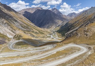 Mountain landscape with serpentines, mountain pass to Kumtor, Tien Shan, Yssykköl region,