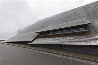 Deep-pitched saddle roof, lightly snow-covered, Hotel Die Halde on the Schauinsland,