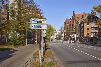 Signposts to the Haerder-Center multi-storey car park and Holstentor Old Town car park, Wallstraße,