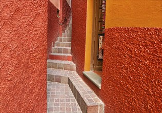 Guanajuato, famous Alley of the Kiss (Callejon del Beso)