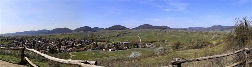 View of the Palatinate Forest from the small Kalmit (Ilbesheim near Landau)