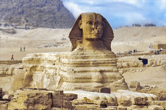 Photo with focus on main subject blurred background of complete full view of Sphinx of Giza from