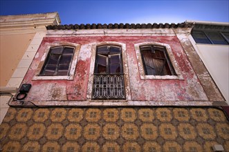 Azulejos, tiles, tile decoration, house facade, weathered, Silves, Algarve, Portugal, Europe