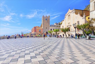 Piazza IX Aprile, Taormina, Sicily, Italy, Europe