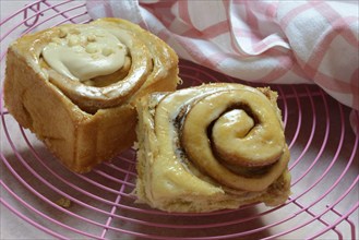 Cinnamon buns on a cake rack, pastries