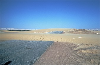 Road blocked by sickle dune, Oasis ad-Dachla, Libyan Desert, Egypt, Africa