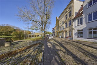 Street An der Oberrave, cobblestones, bare trees, river Trave, Old Town, Hanseatic City of Lübeck,