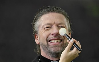 TV expert Steffen Freund is made up in front of the interview, powdered, laughs, portrait, DFB Cup,