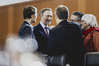 (L-R) Karl Lauterbach (SPD), Bundesminister fuer Gesundheit, Christian Lindner (FDP),