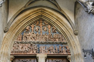 Ulm Cathedral, north portal, Passion of Christ, Jesus on the Cross, Christian art, stone figures,