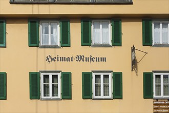 Grüner Hof, Heimat Museum, lettering, Buschsaben, building, house, facade, window, shutters,