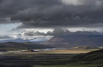 Volcanic landscape with river Jökulfall, behind GLetscher Hofsjökull, Kerlingarfjöll, Icelandic