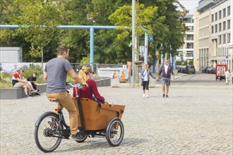 Cargobike Roadshow tours Saxony. Presentation, advice and test rides at the Postplatz