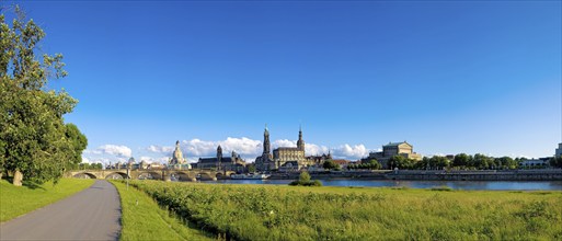 DEU Saxony Dresden Dresden Silhouette