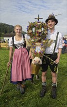 16. 09. 2022. Couple with cow at the Almabtrieb, cattle seperation in Thalkirchdorf, Markt